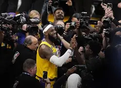 湖人末节崩盘，詹姆斯体能受考验